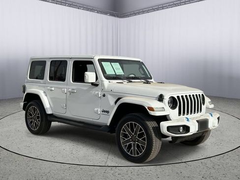 Used 2023 Jeep Wrangler Unlimited Sahara AWD/4WD image 5