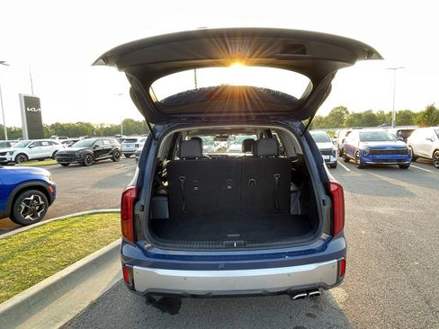Certified 2023 Kia Telluride S w/ S Sunroof Package AWD/4WD image 9