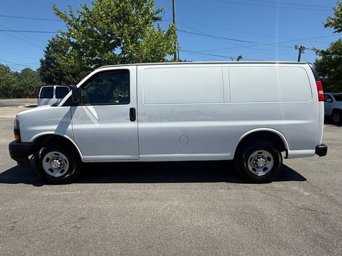 Used 2020 Chevrolet Express 2500 RWD image 9