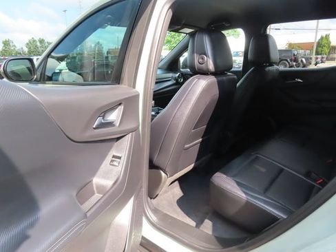 Used 2025 Chevrolet Equinox LT w/ Convenience Package II AWD/4WD image 19