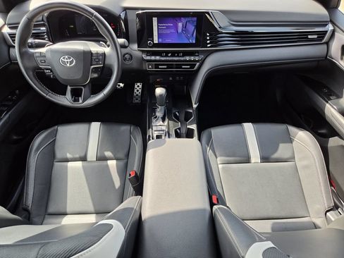 Used 2025 Toyota Camry SE FWD image 13