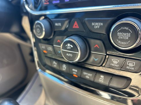 Used 2020 Jeep Grand Cherokee Limited w/ Luxury Group II RWD image 12