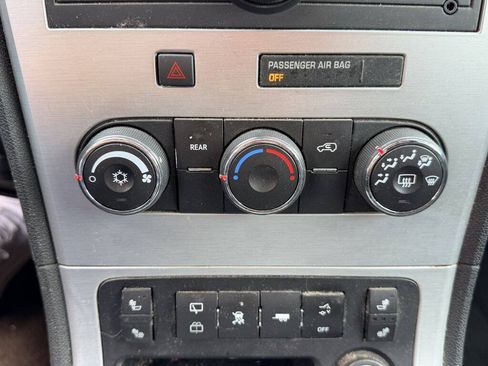 Used 2011 GMC Acadia SLE FWD image 18