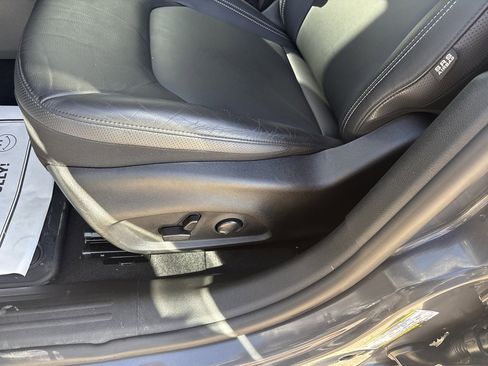 Used 2023 Jeep Renegade Limited image 25