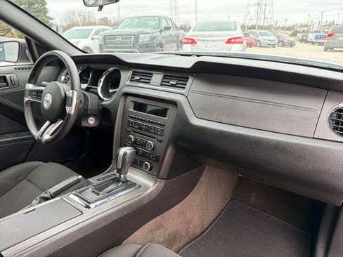 Used 2014 Ford Mustang Convertible image 22