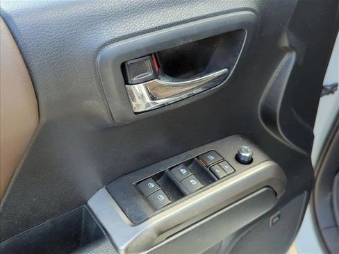 Used 2017 Toyota Tacoma Limited image 7