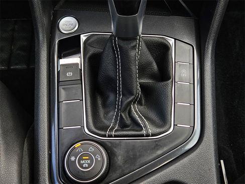 Used 2022 Volkswagen Tiguan SE image 16