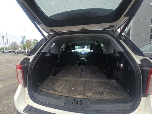 Used 2021 Ford Explorer XLT w/ Equipment Group 202A AWD/4WD image 7