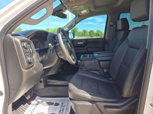 Used 2023 Chevrolet Silverado 1500 W/T w/ Trailering Package image 9