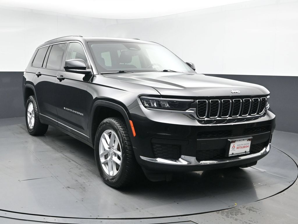 Used 2022 Jeep Grand Cherokee L Laredo w/ Luxury Tech Group I AWD/4WD image 2
