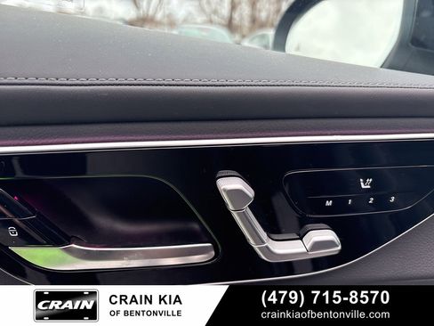 Used 2025 Mercedes-Benz GLC 300 4MATIC image 11