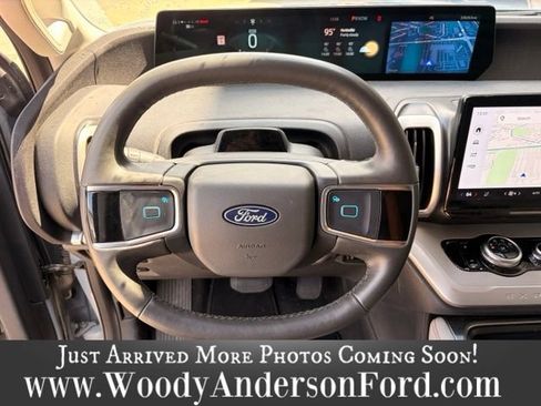 Used 2025 Ford Expedition Active AWD/4WD image 15