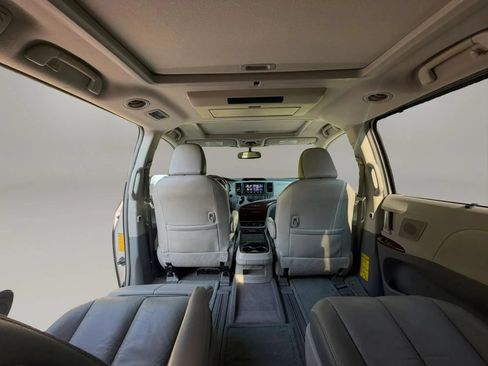 Used 2011 Toyota Sienna Limited w/ Premium Pkg FWD image 23