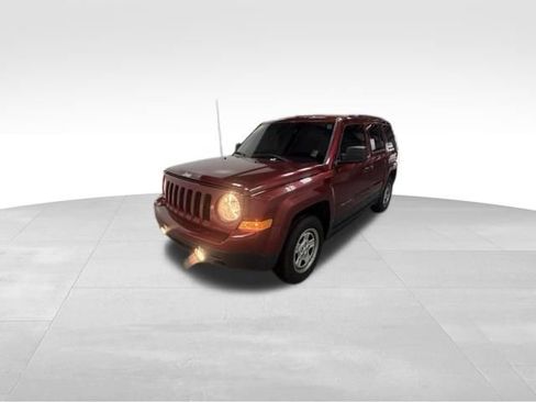 Used 2017 Jeep Patriot Sport w/ Power Value Group AWD/4WD image 2