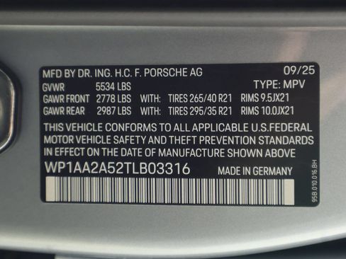 Certified 2026 Porsche Macan AWD/4WD image 19