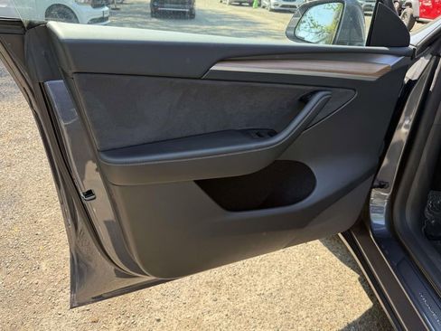 Used 2023 Tesla Model Y 2WD image 23