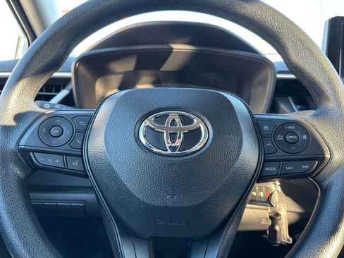 Used 2025 Toyota Corolla LE image 27