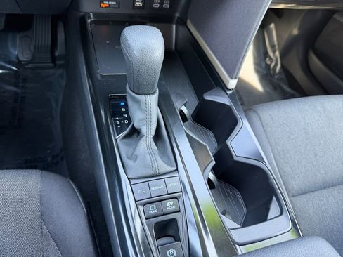 Used 2025 Toyota Camry LE image 28