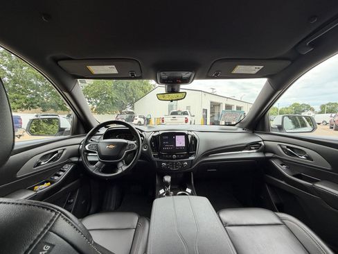 Used 2023 Chevrolet Traverse LT w/ LT Premium Package AWD/4WD image 27