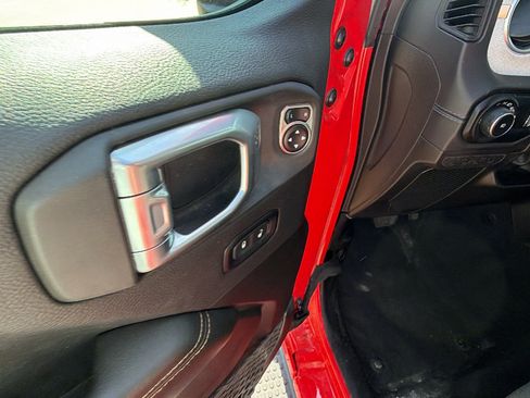 Used 2025 Jeep Wrangler Sahara w/ Dual Top Group AWD/4WD image 15