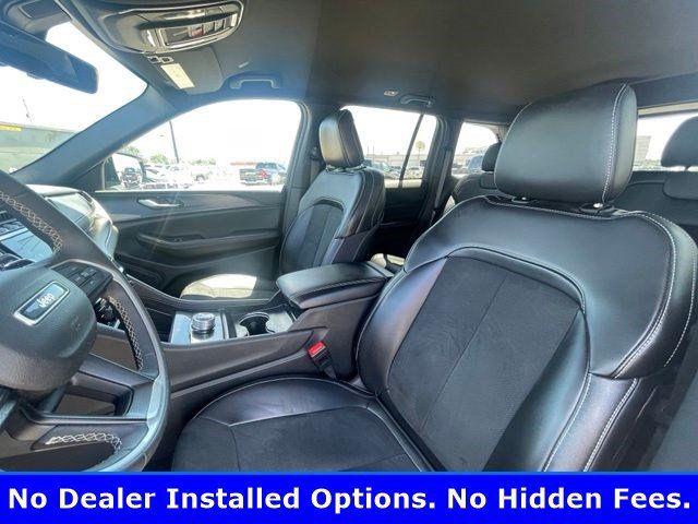 Used 2025 Jeep Grand Cherokee Altitude AWD/4WD image 7