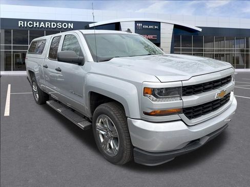 Used 2018 Chevrolet Silverado 1500 Custom w/ Custom Value Package AWD/4WD image 5