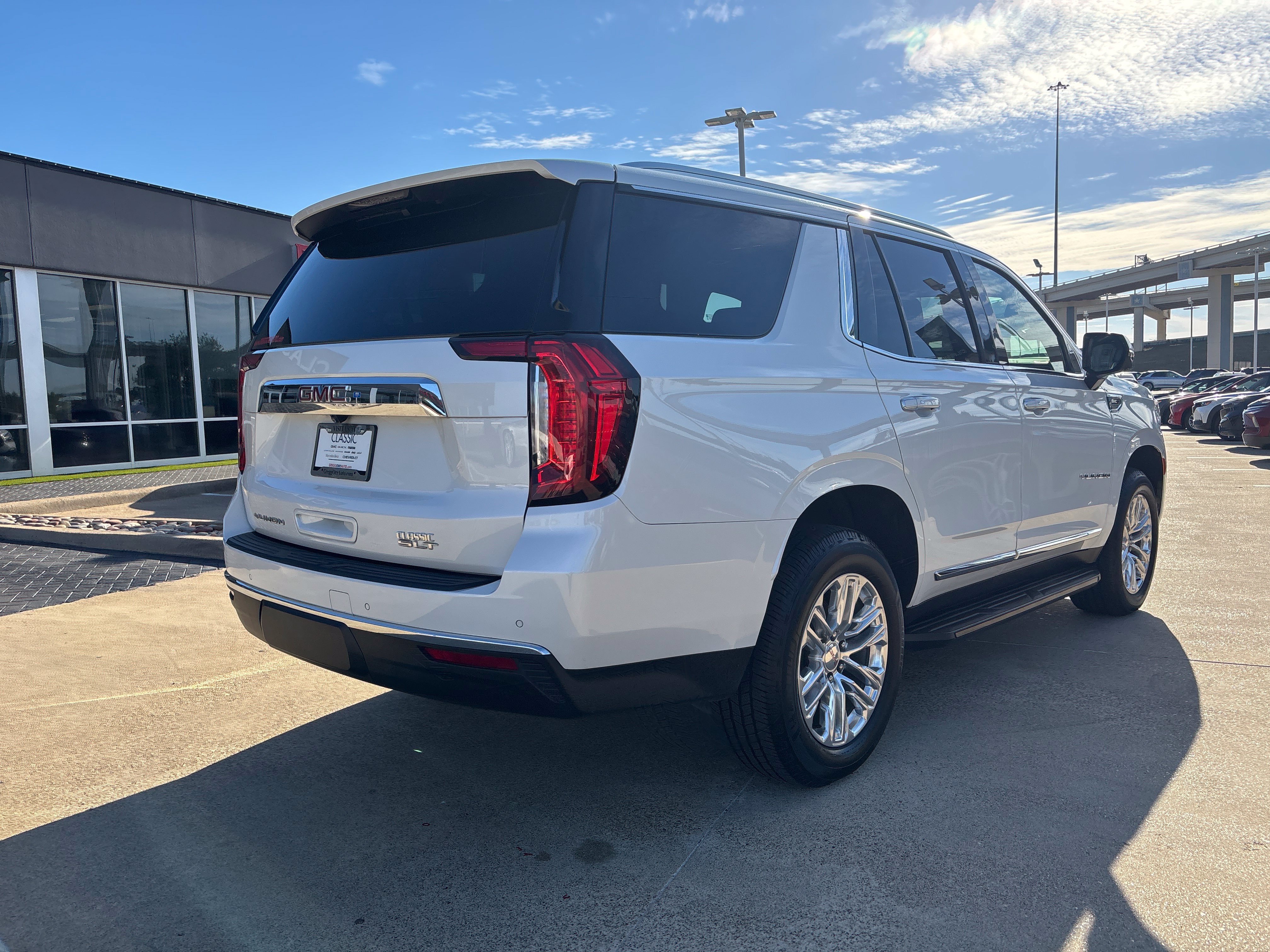 Used 2022 GMC Yukon SLT w/ SLT Luxury Package AWD/4WD image 14