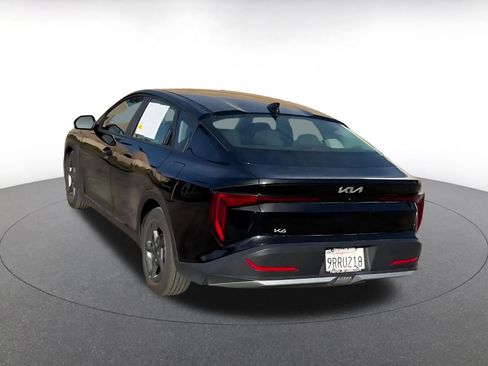 Used 2025 Kia K4 LXS image 11
