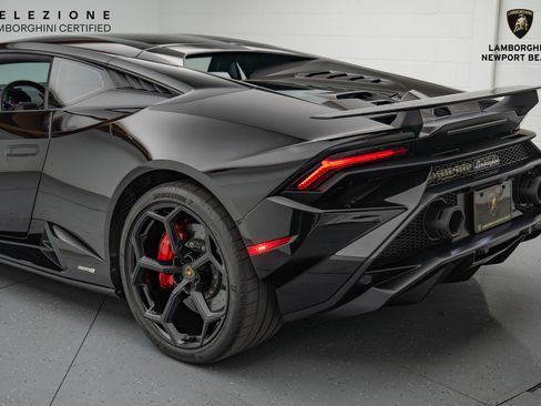 Used 2023 Lamborghini Huracan Tecnica image 13