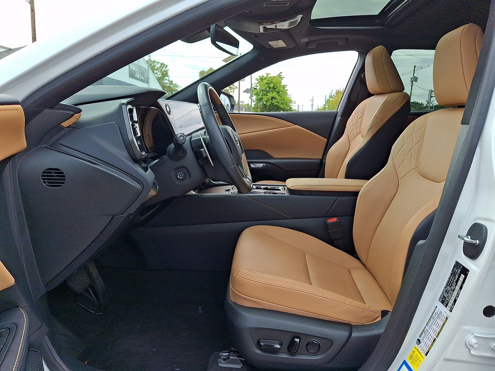Used 2023 Lexus RX 350 Premium w/ Accessory Package AWD/4WD image 14