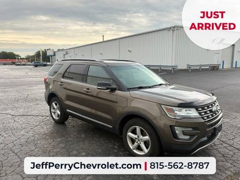 Used 2016 Ford Explorer XLT w/ Equipment Group 202A AWD/4WD image 4