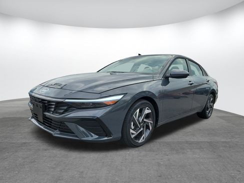 Used 2025 Hyundai Elantra SEL image 25