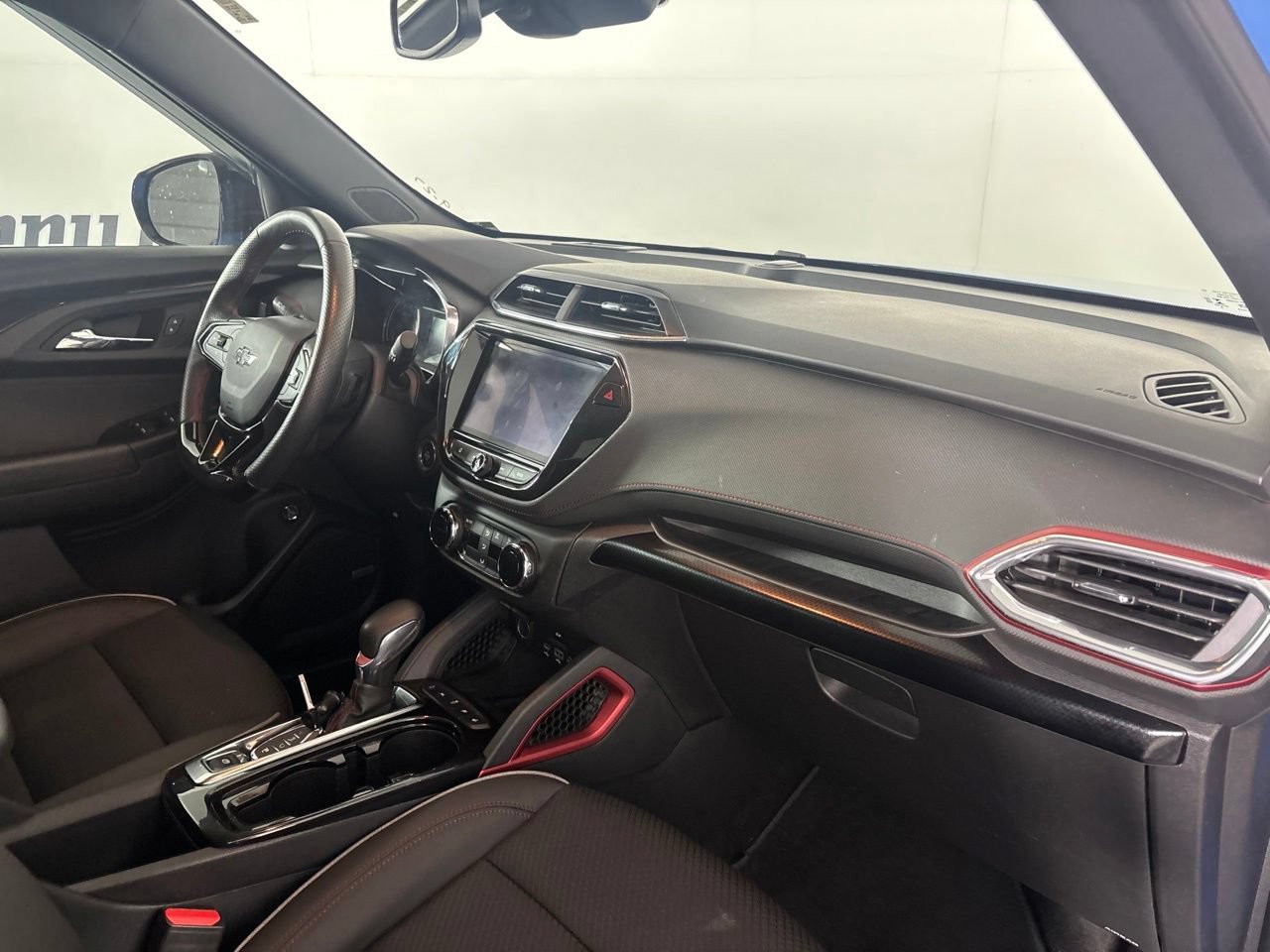 Used 2023 Chevrolet TrailBlazer RS w/ Sun and Liftgate Package FWD image 35