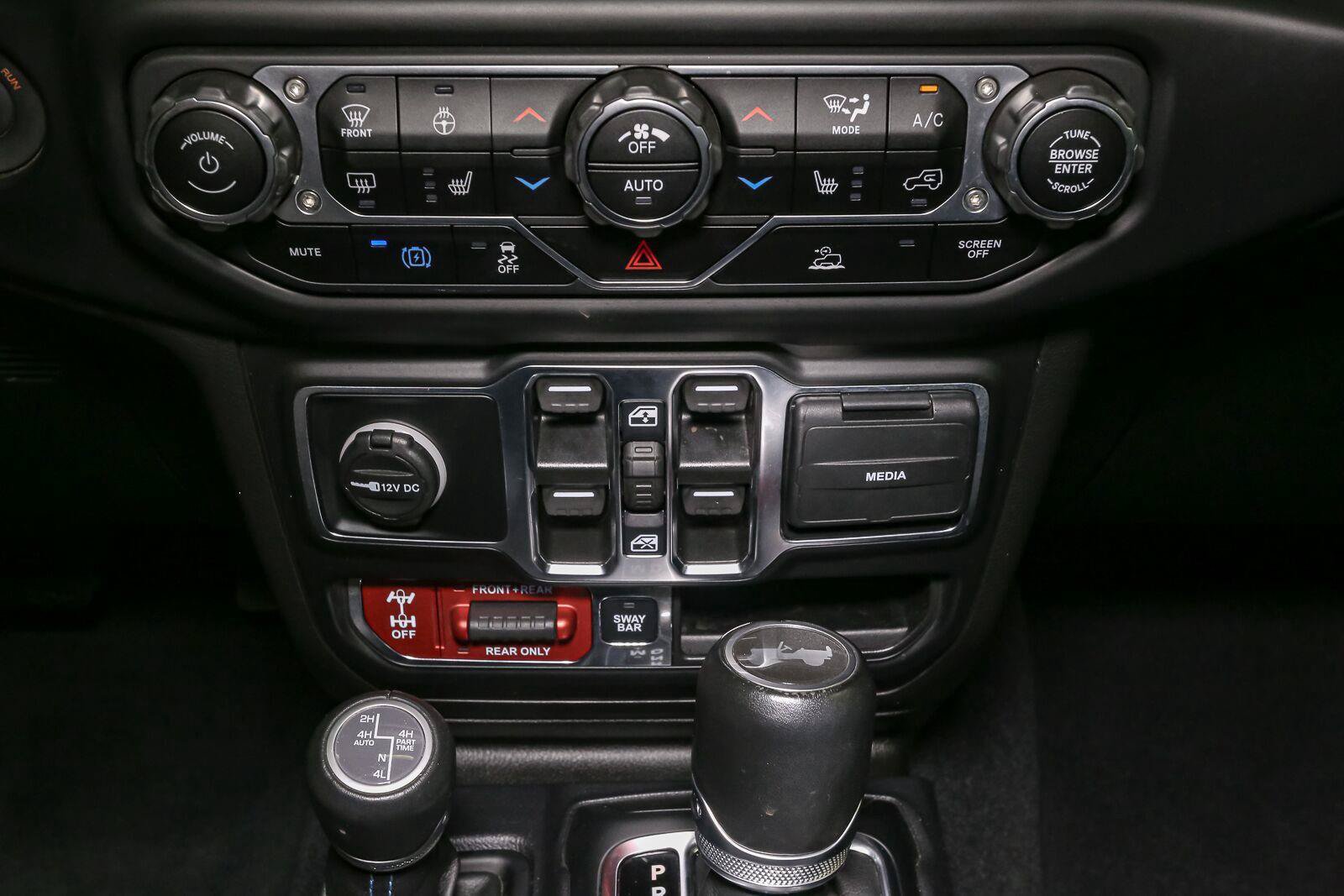 Used 2022 Jeep Wrangler Unlimited Rubicon 4xe w/ Cold Weather Group AWD/4WD image 35