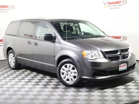 Used 2018 Dodge Grand Caravan SE FWD image 2