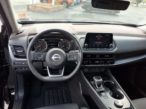Used 2023 Nissan Rogue SV w/ SV Premium B Package AWD/4WD image 16