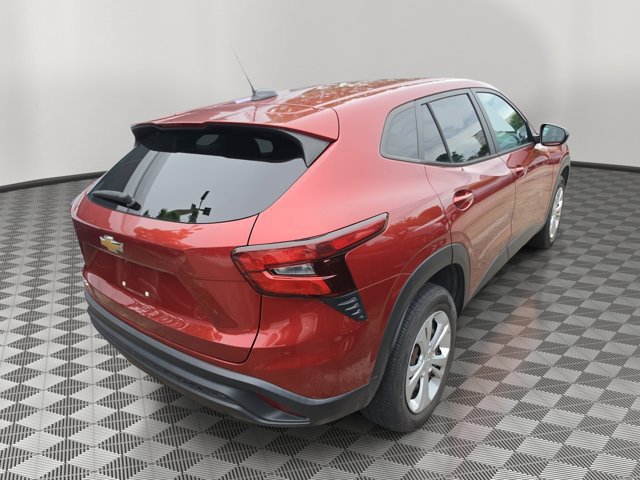 Used 2024 Chevrolet Trax LS FWD image 4