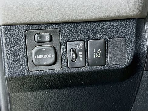 Used 2017 Toyota RAV4 XLE FWD image 12