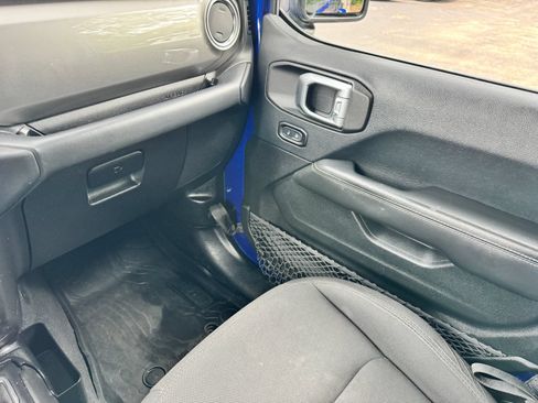 Used 2019 Jeep Wrangler Unlimited Sahara AWD/4WD image 22