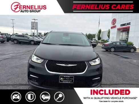 Used 2024 Chrysler Pacifica Limited FWD image 7