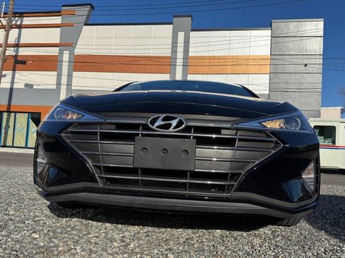 Used 2020 Hyundai Elantra SE image 2