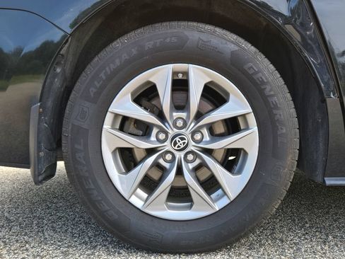 Used 2023 Toyota Sienna XLE w/ XLE Plus Package AWD/4WD image 7