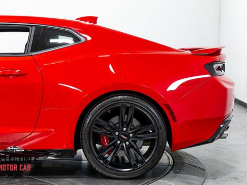 Used 2016 Chevrolet Camaro SS RWD image 40