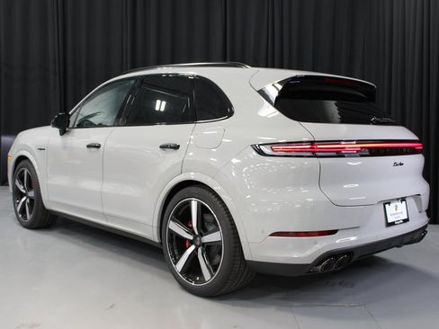 New 2025 Porsche Cayenne Turbo image 3