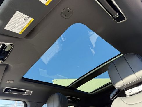 New 2025 Land Rover Range Rover Sport SE image 10