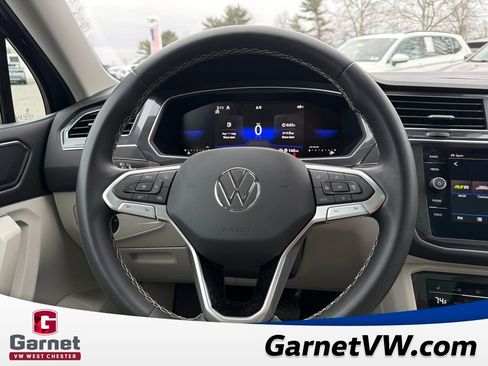 Used 2023 Volkswagen Tiguan SE w/ Panoramic Sunroof Package image 15