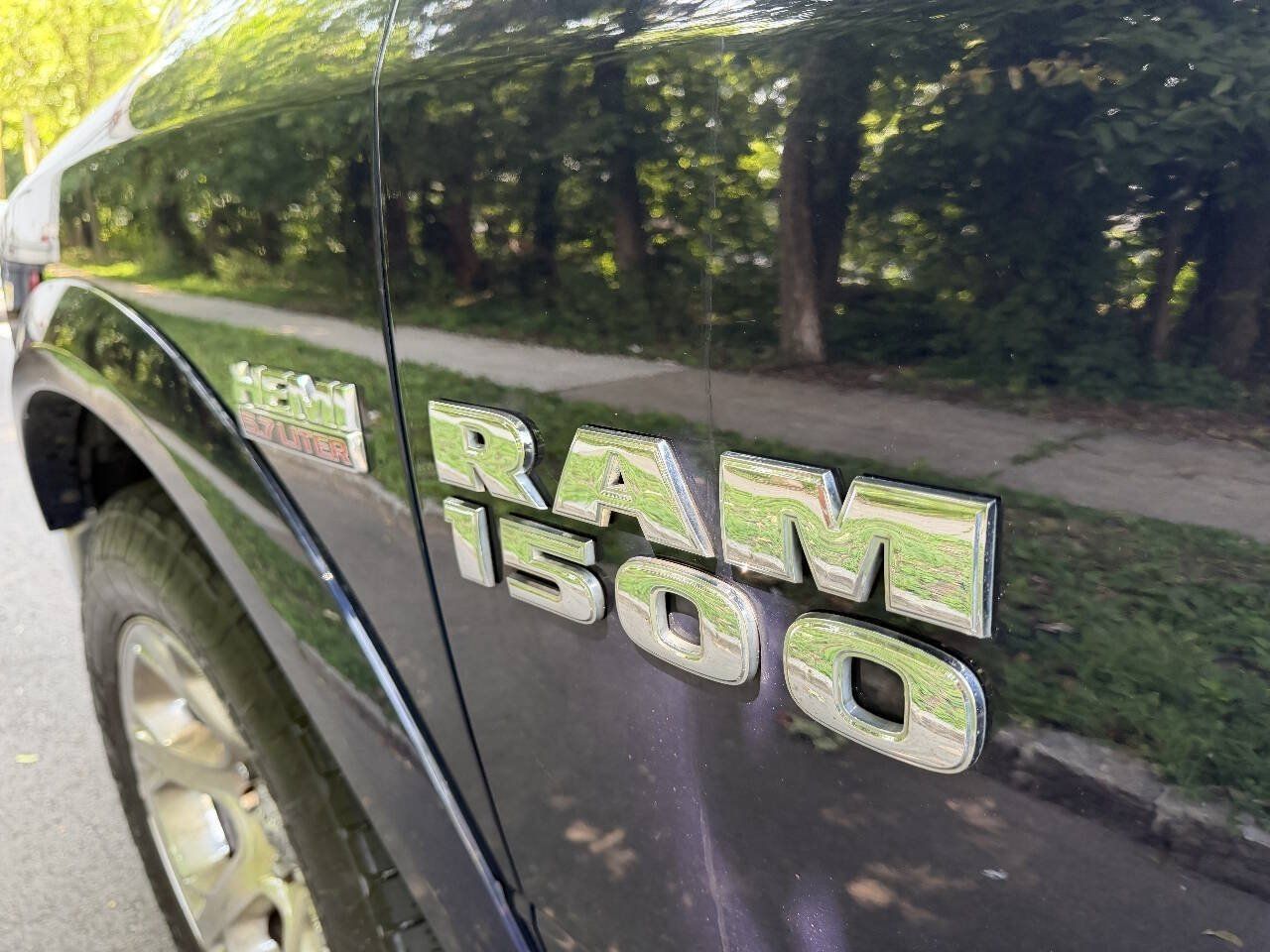 Used 2015 RAM 1500 Laramie w/ Convenience Group AWD/4WD image 9