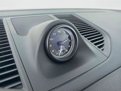 Certified 2025 Porsche Macan image 17