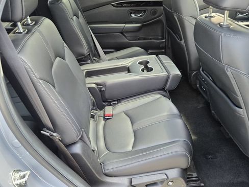 Used 2024 Honda Pilot Touring image 18