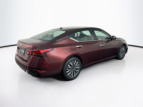 Used 2025 Nissan Altima 2.5 SV FWD image 9